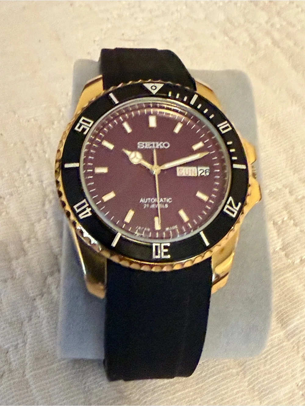 Seiko Gold Case Watch with Black Bezel and Strap - Picture 1 of 4